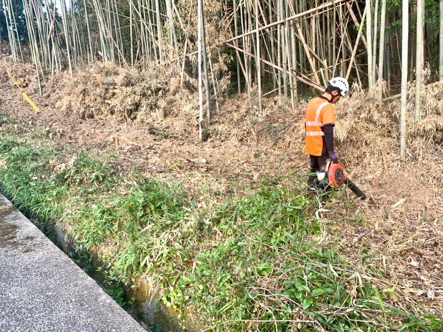 最後に作業を行って出た小さなゴミを清掃し、作業は無事完了。