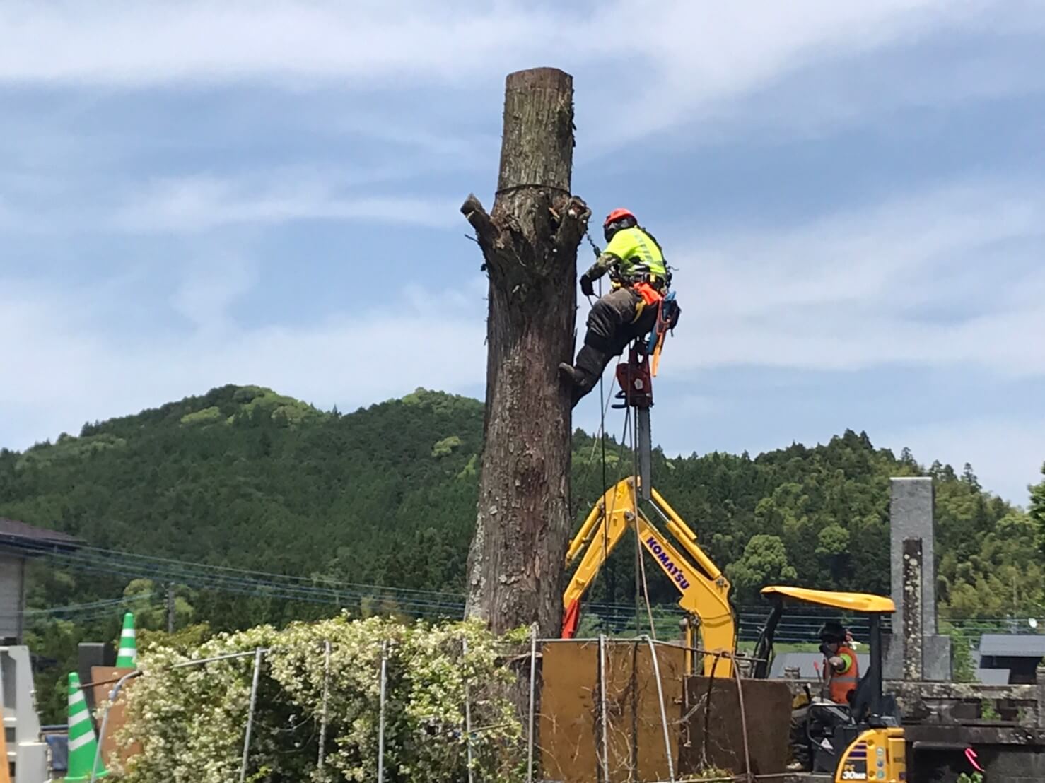 上部から徐々に高さを下げていき